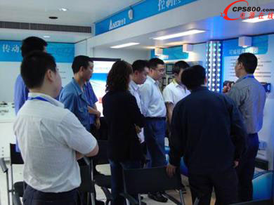 �͑����������̎����^