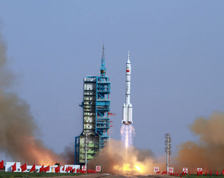 神舟九號順利飛天 太陽能板保證飛船電能供應