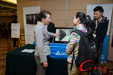 ���_�ͨ���g���Ҟ�͑���B�S�𼉾Gɫ�����C��