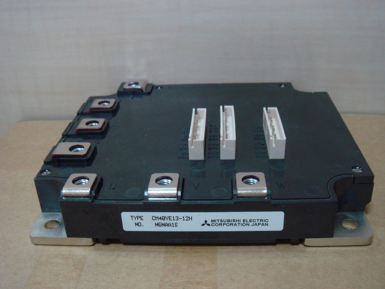 ���� CM300HU-24H