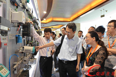 �c�����e�����T�ӹ��IՓ�����M���gչʾ�^�M�м��g����