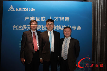 ���_�_��Ԫ����У����ý�w��������ھ��e�У��_�_�l��������I��Ϣ���Y��f����־����������һ�����_�_���F-���_�ͨ�������L��曲��������У����_�_�Ї��^���Y�L��������������һ����ϯ�����